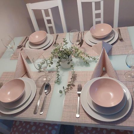 Halle  Helles Modern Eingerichtetes Apartment מראה חיצוני תמונה