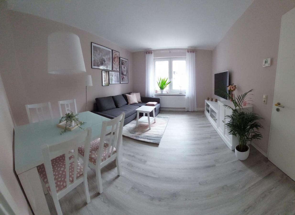 Halle  Helles Modern Eingerichtetes Apartment מראה חיצוני תמונה